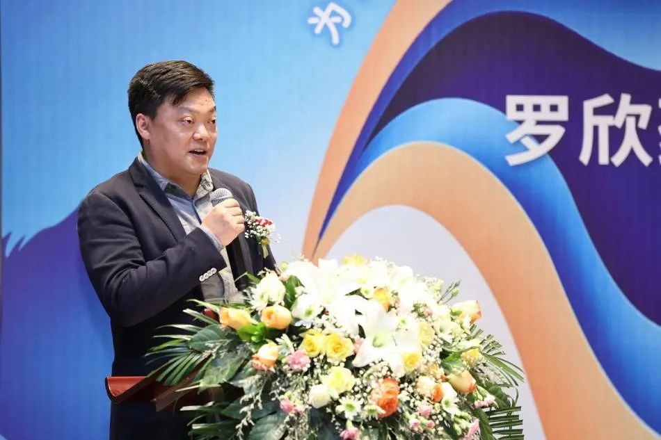 九州通副董事长刘登攀罗欣药业董事长兼ceo刘振腾对与会各位来宾的