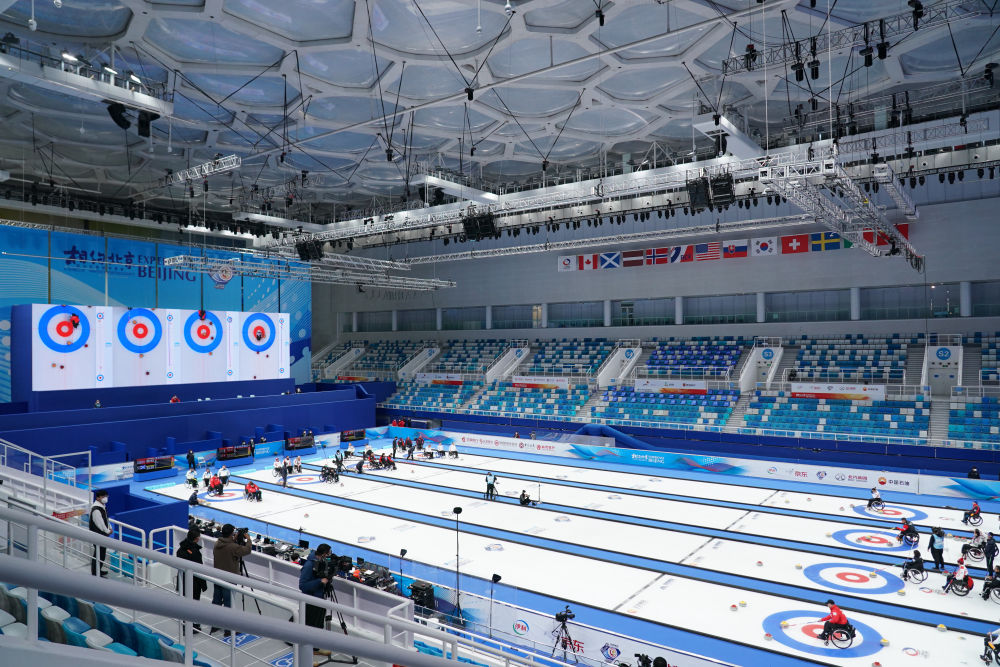 “相约北京”2021世界轮椅冰壶锦标赛在国家游泳中心开赛。新华社记者 张晨霖 摄
