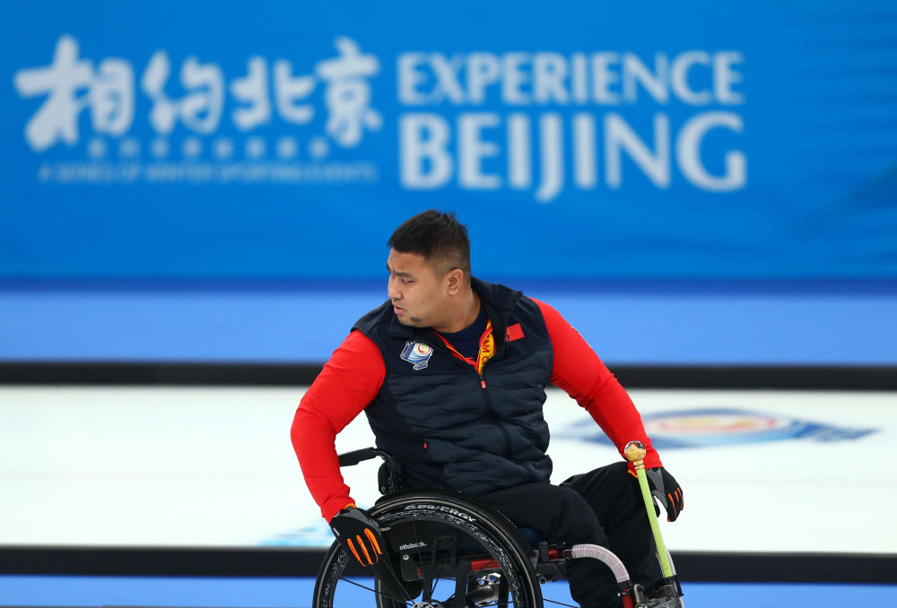 中国队选手王海涛在比赛中。新华社记者 贾浩成 摄