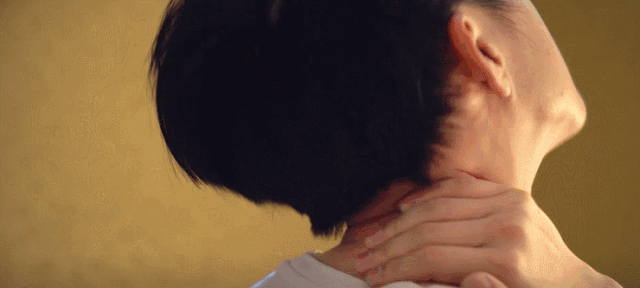 (图片源于网络,仅供参考)·开窍醒脑灸·先进行头皮放松,眉骨按摩