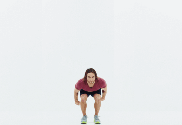 2,开合蹲跳两脚并拢站立,两手放在胸前,双脚向外跳,宽度稍大于肩宽.