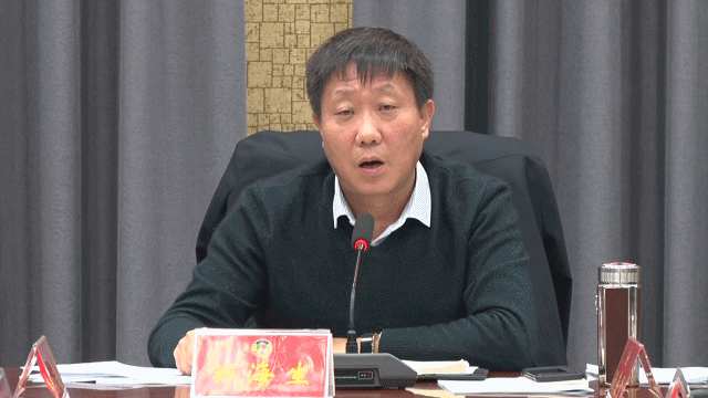 郑海生在会上要求县政协常委和委员们要客观总结我县在经济社会发展中