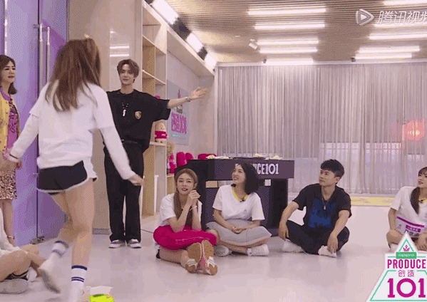 曾搭档杨超越出道,却因学历不明被嘲讽,后与陈哲远拍戏传恋情