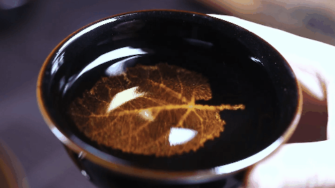 醉一盏千古秋色！《上新了故宫》复烧失传700年的木叶天目盏_腾讯新闻