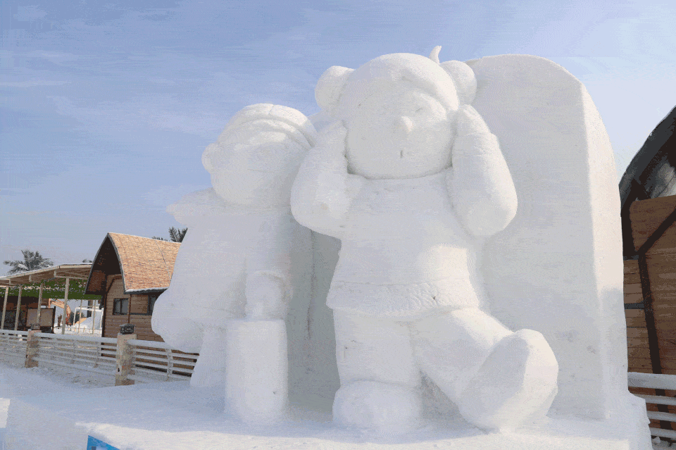 冰雕造型完美呈现78多名国内知名冰雕设计师联手打造十二生肖,卡通
