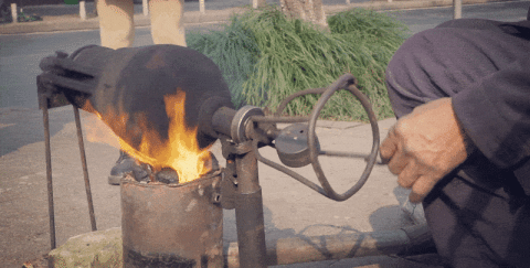 "响了啊,响了啊……"大爷街头崩爆米花,结果悲剧,网友:没叫你炸街