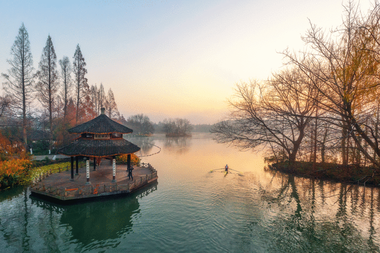 杭州湖上日出