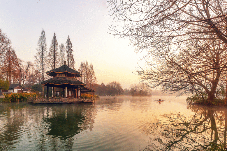 杭州湖上日出