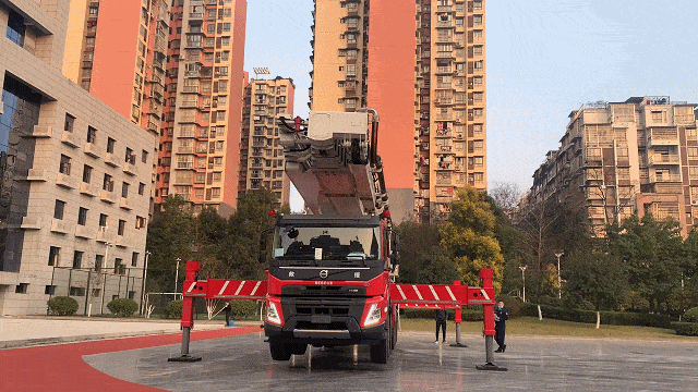 南充支队装备建设成效明显全市首台72米登高平台消防车圆满交付