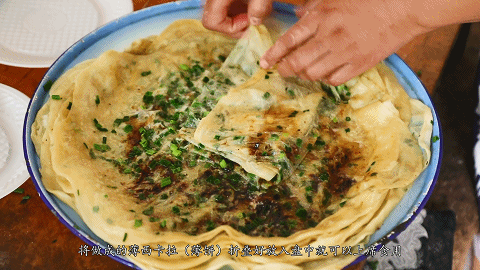 波西卡拉却创造出了一款独特美食在乌什县人手中