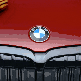 宝马除了给大家红包封面,还提供了动图与搞笑短视频!