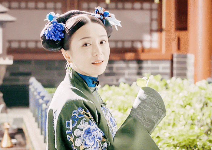 同样演富察皇后将秦岚董洁杨幂放在一起差距就出来了