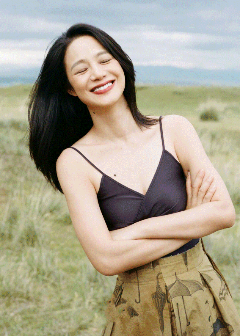 43岁周韵近照曝光,身材曼妙,颜值宛如少女,俘获名导姜文:年龄成谜的