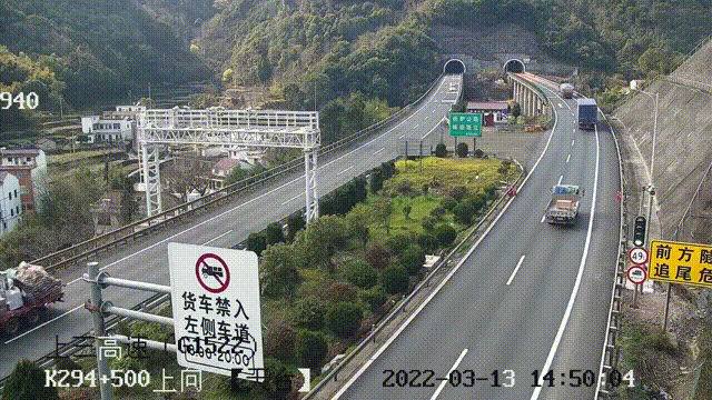 一大队民警接到司机报警,称自己在g1522常台高速往杭州方向294公里处