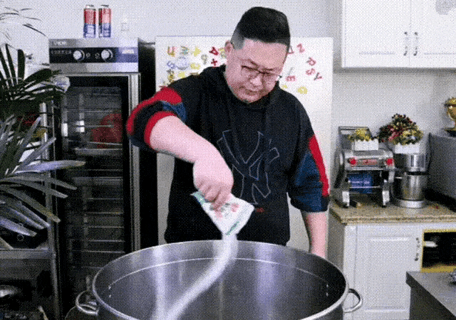 网红半吨先生年后首更新谋求转型否认假吃已找好律师团队