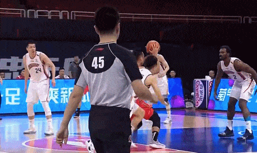 沈梓捷又整幺蛾子去年酒吧禁赛今年内讧吵架主教练邱彪都不敢骂杜峰