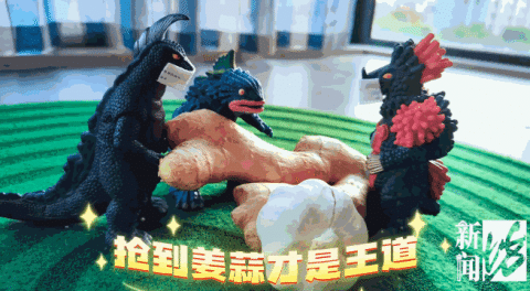 奥特曼指挥怪兽做核酸男孩用手办记录封控生活萌翻