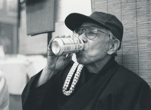 众人误以为日本时尚教父是山本耀司却不知道真正的教父是他