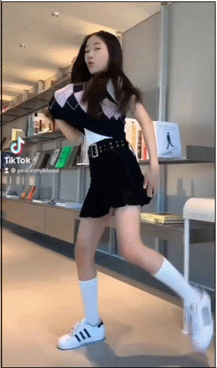 刚签约就冒出这么多老粉,她值得提前入股吗?