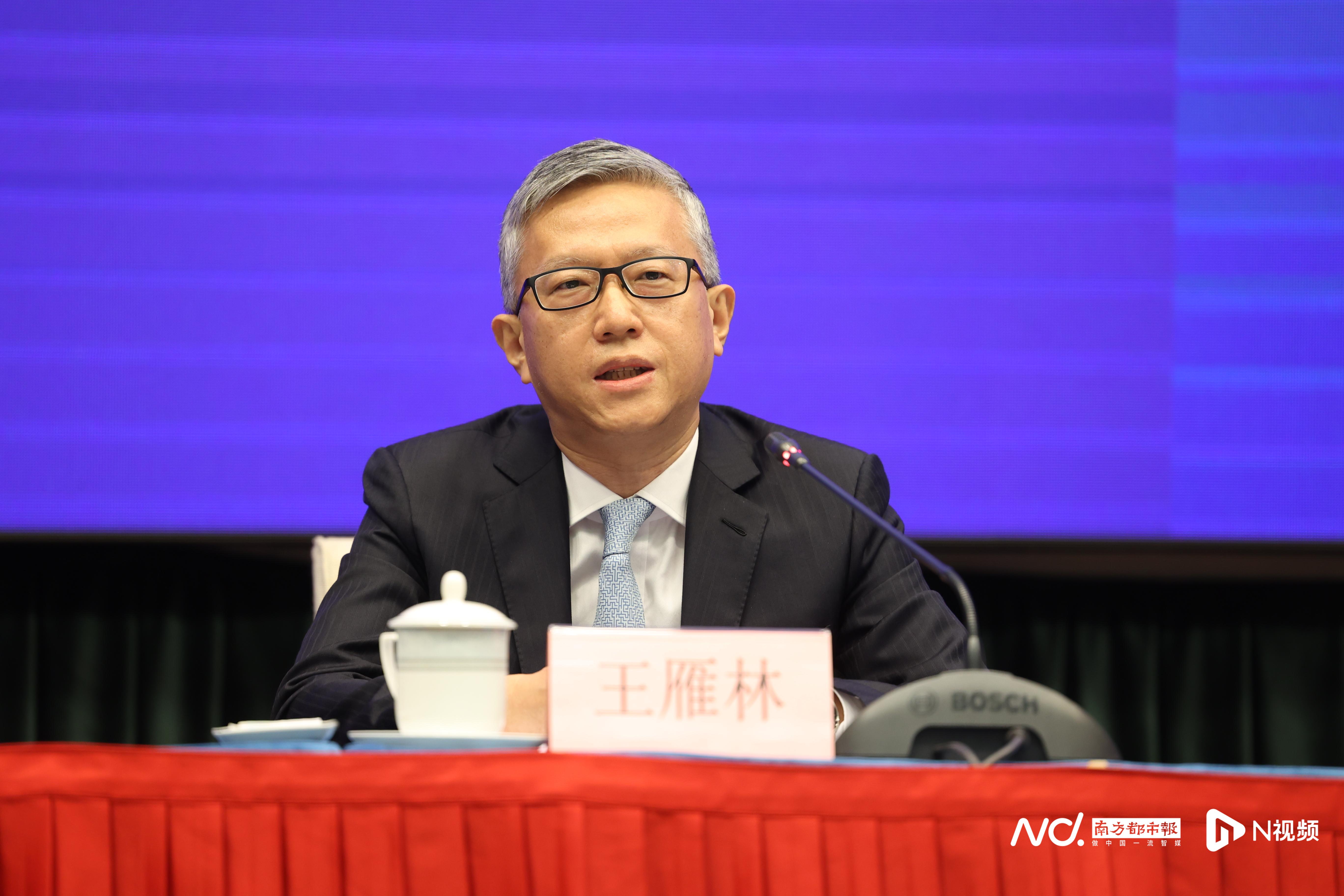 广东省检察院副检察长王雁林从改革,提升办案效率方面介绍检察机关
