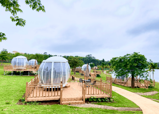 由于业态丰富,万泉花果亲子庄园在4月30日开启试营业时就引起亲子游