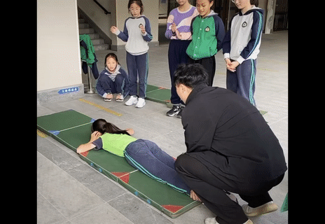 盘点趴着睡觉校服?趴着睡觉校服