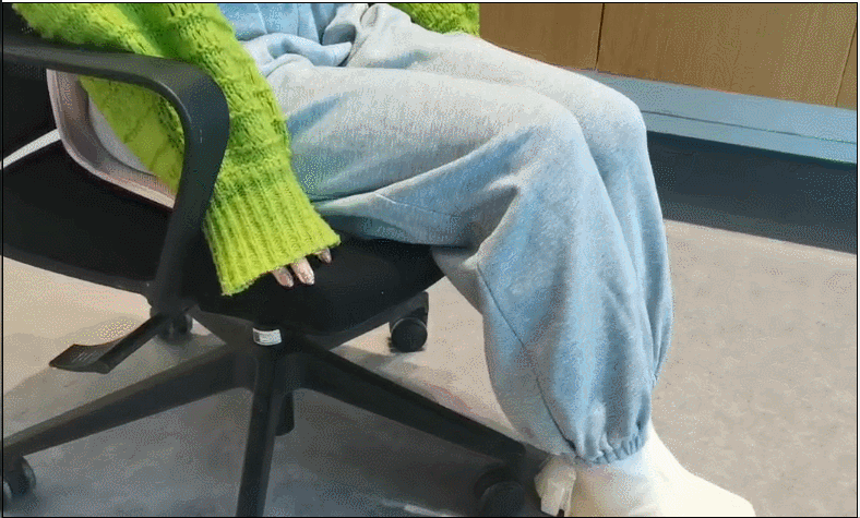 体操冠军靠短裙露腿才火出圈?坐姿生图杀伤力堪比热巴