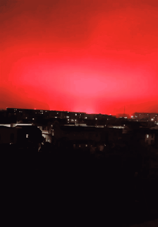 先是血色天空,又出现血色河流,都是人为造成的吗?