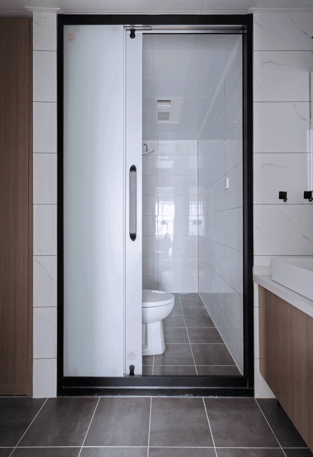 主卫采用移门,刚好满足干湿分离的布局