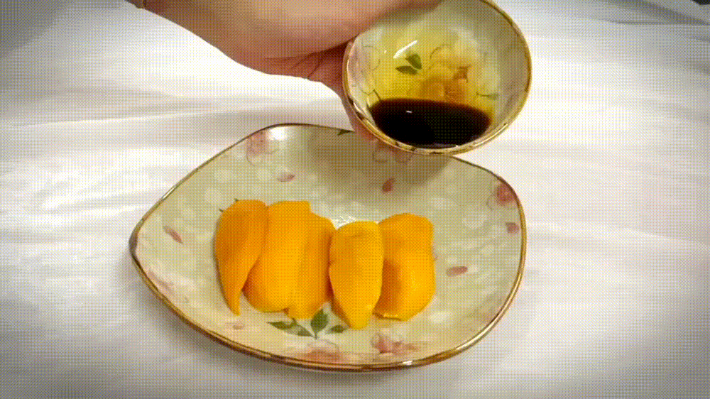 福建这个地方也挺奇葩,南有"芒果蘸酱油",北有"荔枝蘸酱油配稀饭".