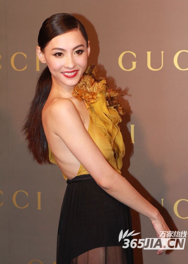 穿内衣动态_美女只穿内衣(3)
