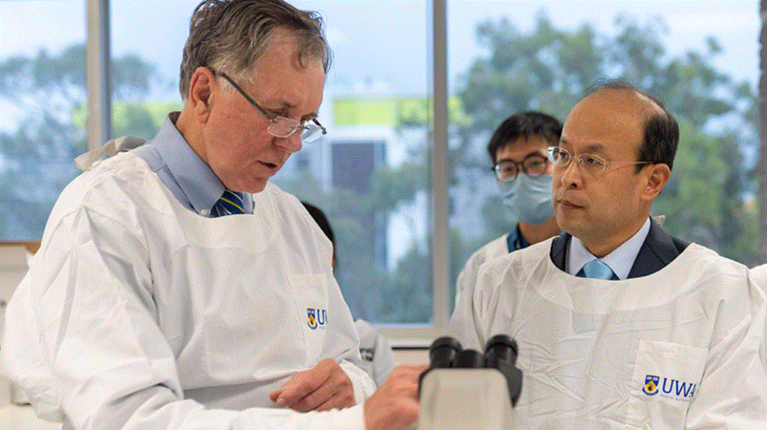 驻澳大使走访西澳大学