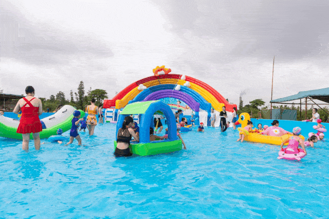 太好了石河子这个超大型儿童水上乐园开业了快来这里避暑吧