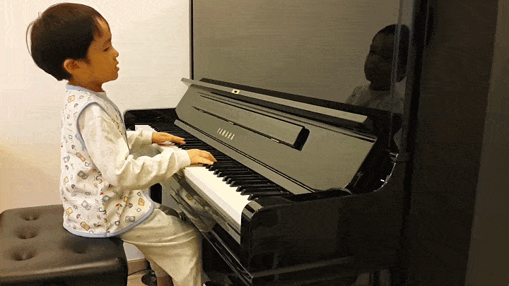有钢琴天赋的孩子一般什么表现?