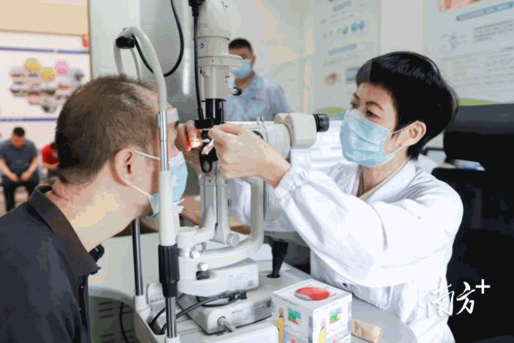 靠眼药水"解渴"四年,大朗一男子眼睛越滴越干