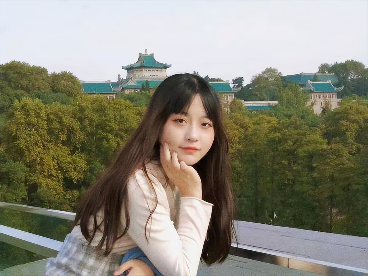 武汉大学校花姚懿玲00后职业电竞女选手放弃北大直博中科院