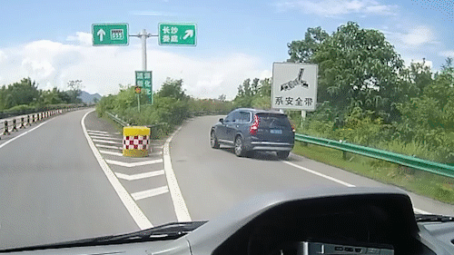 随后邹某不顾危险居然直接开始倒车,正巧碰到高速交警巡逻至此