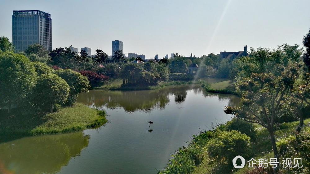 人间仙境,环境优美,让人如痴如醉,流连忘返