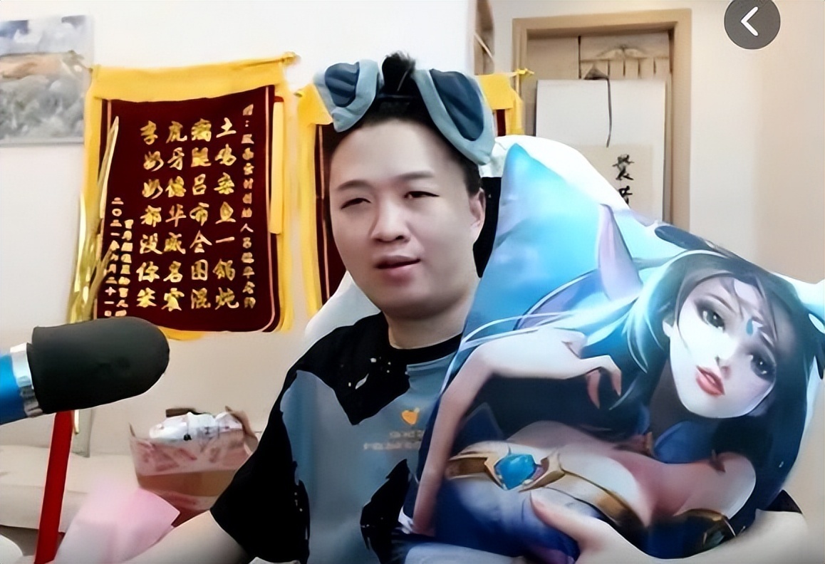 吕德华屡次得罪官方水友纷纷为他捏把汗娱乐一哥还能笑多久