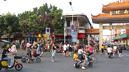 充满烟火气的夜市堕落街诱惑真的太多了!完全把持不住自己!烤鱼19.