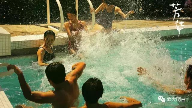 国产电视剧里情节,又亲吻又摸胸,是不是太黄了