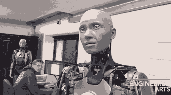 雷军跟马斯克学“做人”，小米首款人形机器人原型机亮相