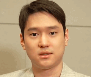 于是,有网友把高庚杓和《请回答1997》的男主徐仁国放在一起,调侃《请