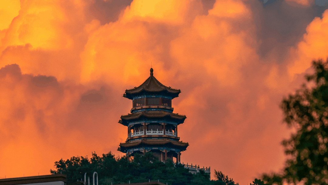 温馨提示:中秋满月与魁星阁的相聚更出彩哦~以及随着紫金山,洋河变迁