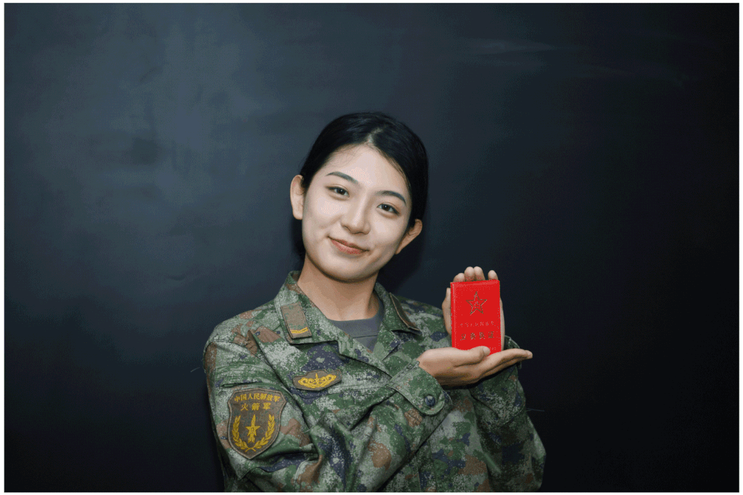 酷图|火箭兵女兵的退伍照,就是不一样!