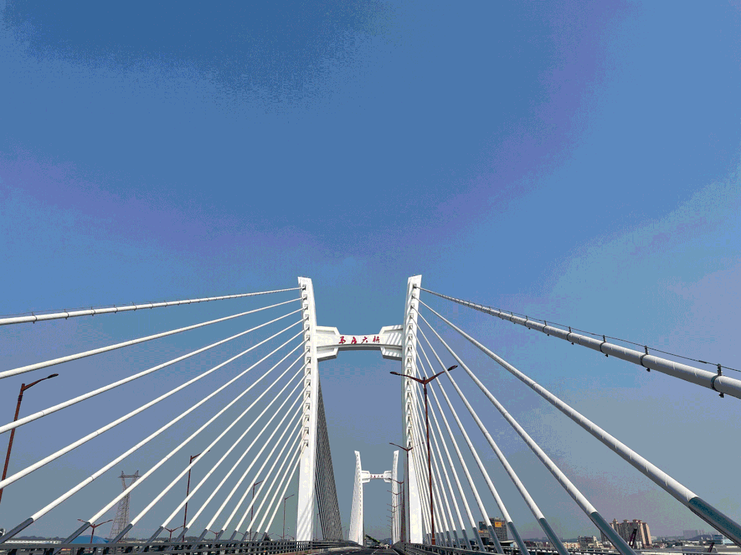 马房特大桥横跨北江,是三水区向西连接肇庆市的重要交通工程.