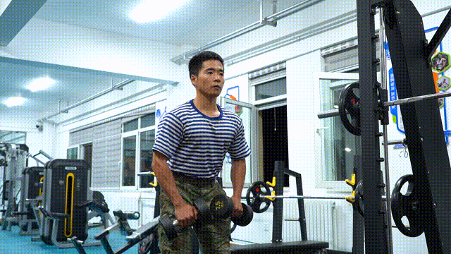 兵哥哥的肌肉是怎么练成的,详细教程来了!