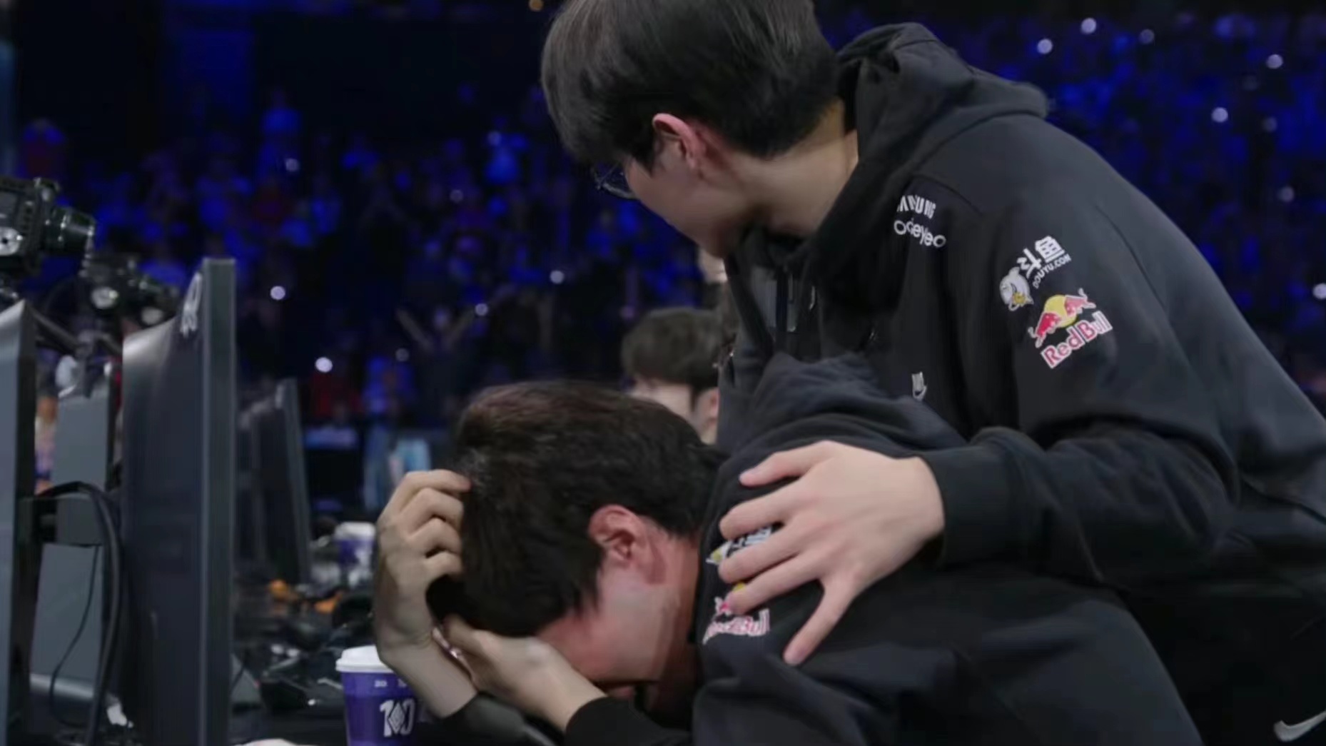 终究无双faker三冠成职业生涯宿命t1辅助赛后哭到发抖