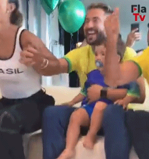 圆梦世界杯！巴西公布名单瞬间：家庭狂欢，有球员哭成泪人