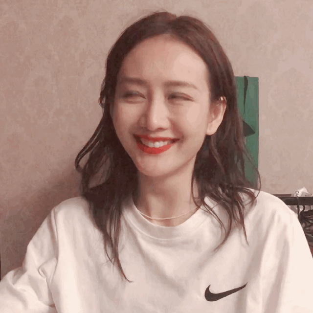 舔唇,wink,噘嘴…女星从人间尤物到"娱圈油物",只需一个动作